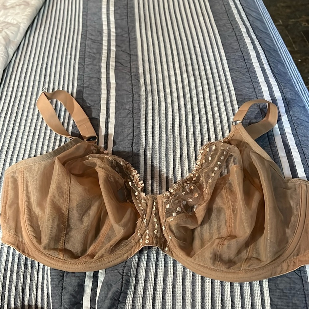 Beige/tan Elomi underwire bra in 40H